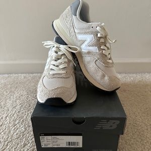 NEW BALANCE 574 v2 Classics (Size 7.5 US Men, 9 US Women)